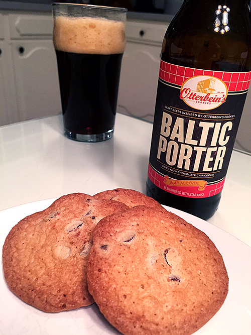 Flying Dog Baltic Porter with Chocolate Chip Cookies photo